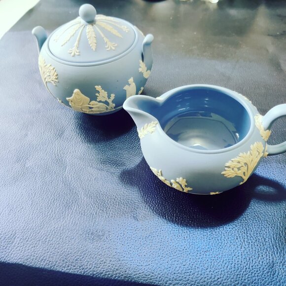 Wedgewood Cream and Sugar Bowl with Lid. Vintage great condition. - Picture 11 of 12